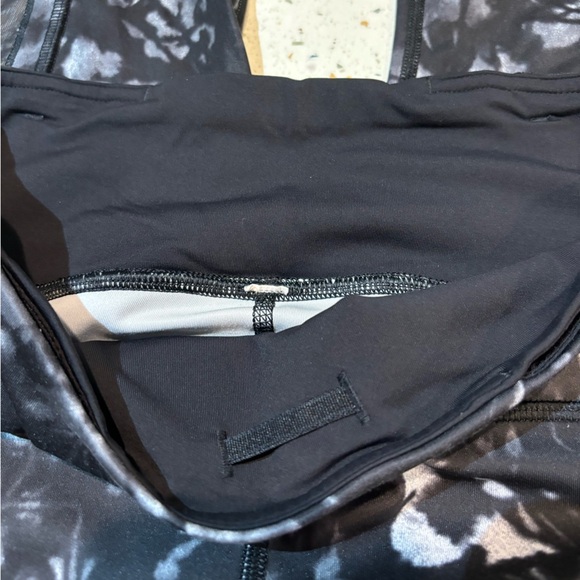 Lululemon Sun Runner Crop Leggings with Mesh Side Panels Sz‎ 6 - Picture 10 of 11